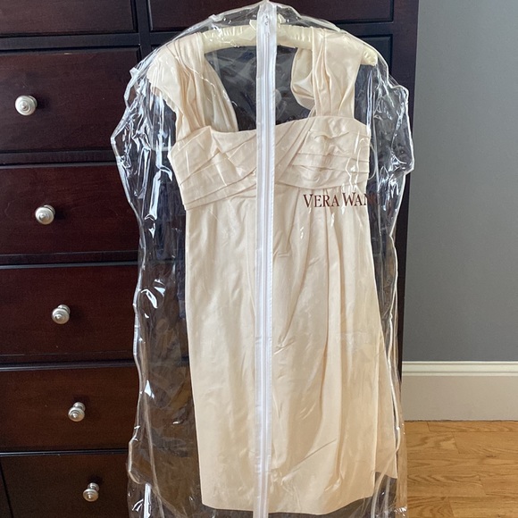 New Price!! Vera Wang Wedding Dress. Excellent condition. Worn once. Size 6. - Picture 10 of 14